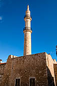 Retimo, la moschea Tis Nerantzes con l'alto minareto.